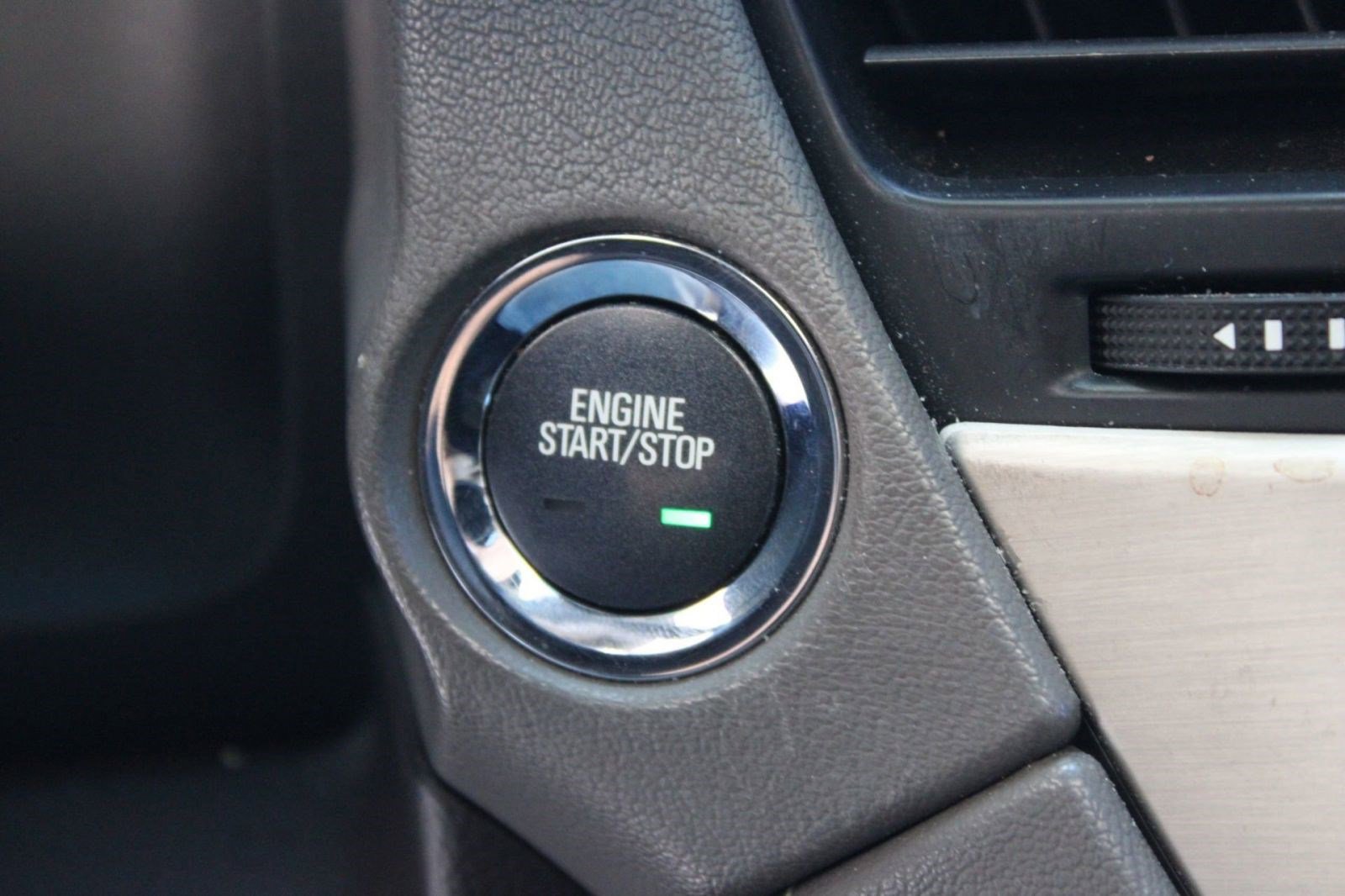 Used 2016 GMC Yukon Denali w/ Enhanced Security Package image 27