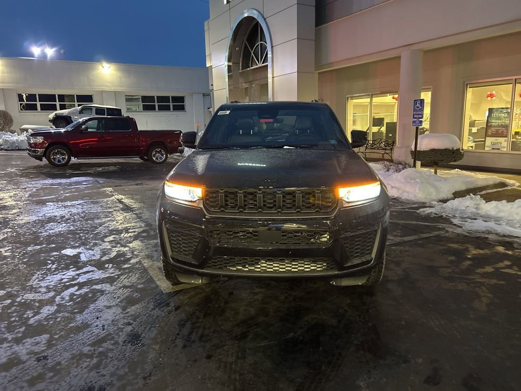 New 2026 Jeep Grand Cherokee Altitude image 8