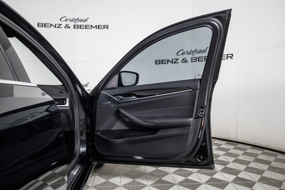 Used 2023 BMW 530e w/ Executive Package image 28