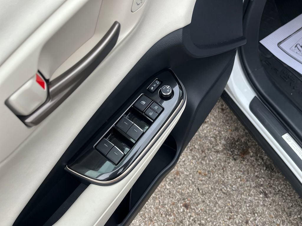 Certified 2025 Toyota Crown Limited image 12