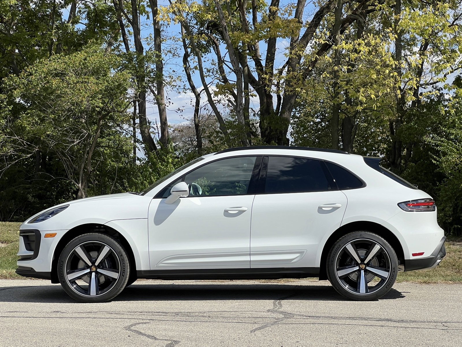New 2026 Porsche Macan image 2