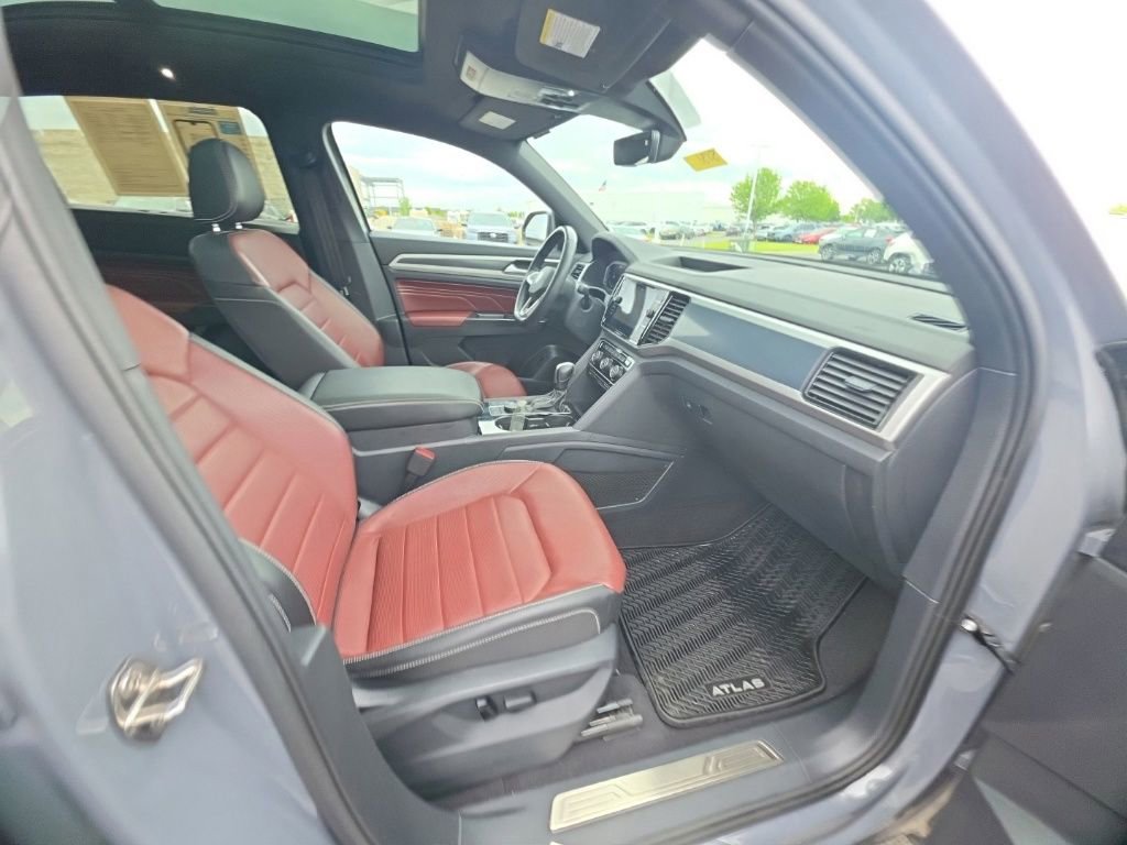 Used 2023 Volkswagen Atlas Cross Sport SEL Premium R-Line AWD/4WD image 29