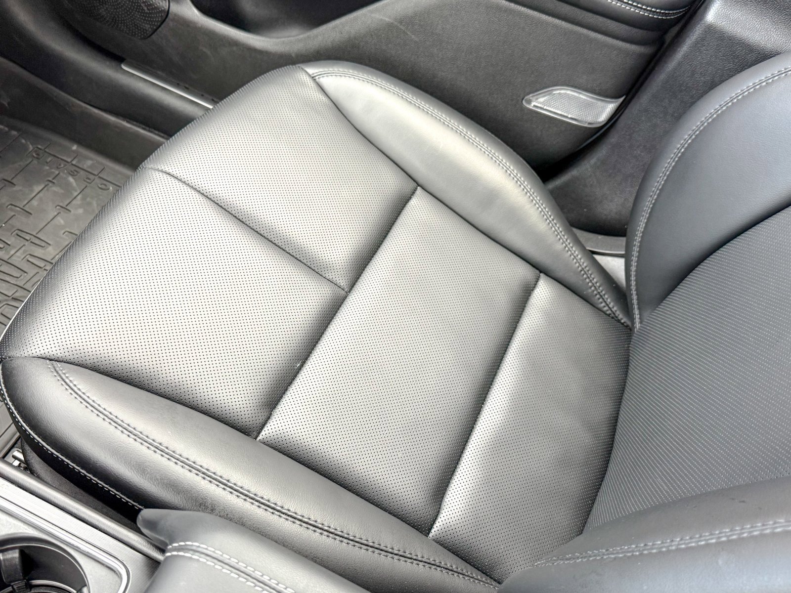 Used 2023 Lincoln Corsair AWD w/ Equipment Group 101A image 35