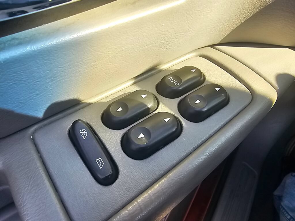 Used 2000 Ford Taurus SES FWD image 20