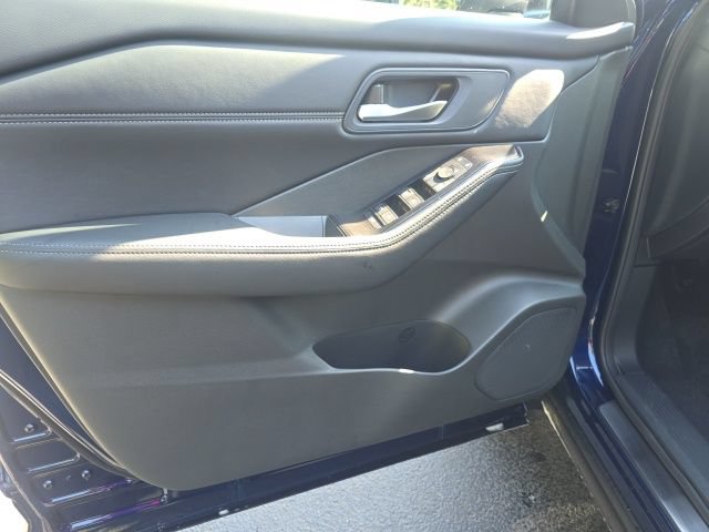 New 2026 Nissan Rogue Dark Armor AWD/4WD image 17