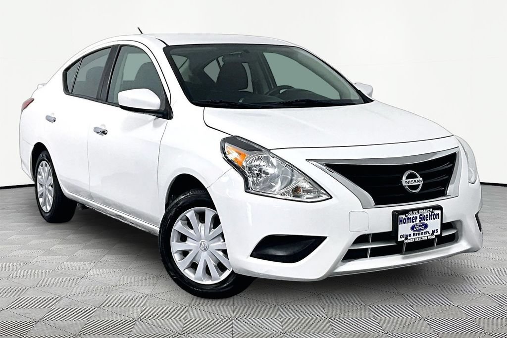 Used 2019 Nissan Versa SV FWD image 1