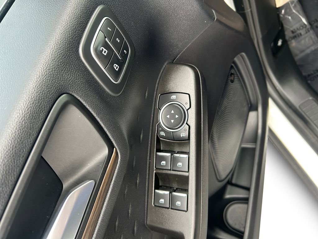 Used 2020 Ford Escape Titanium image 19