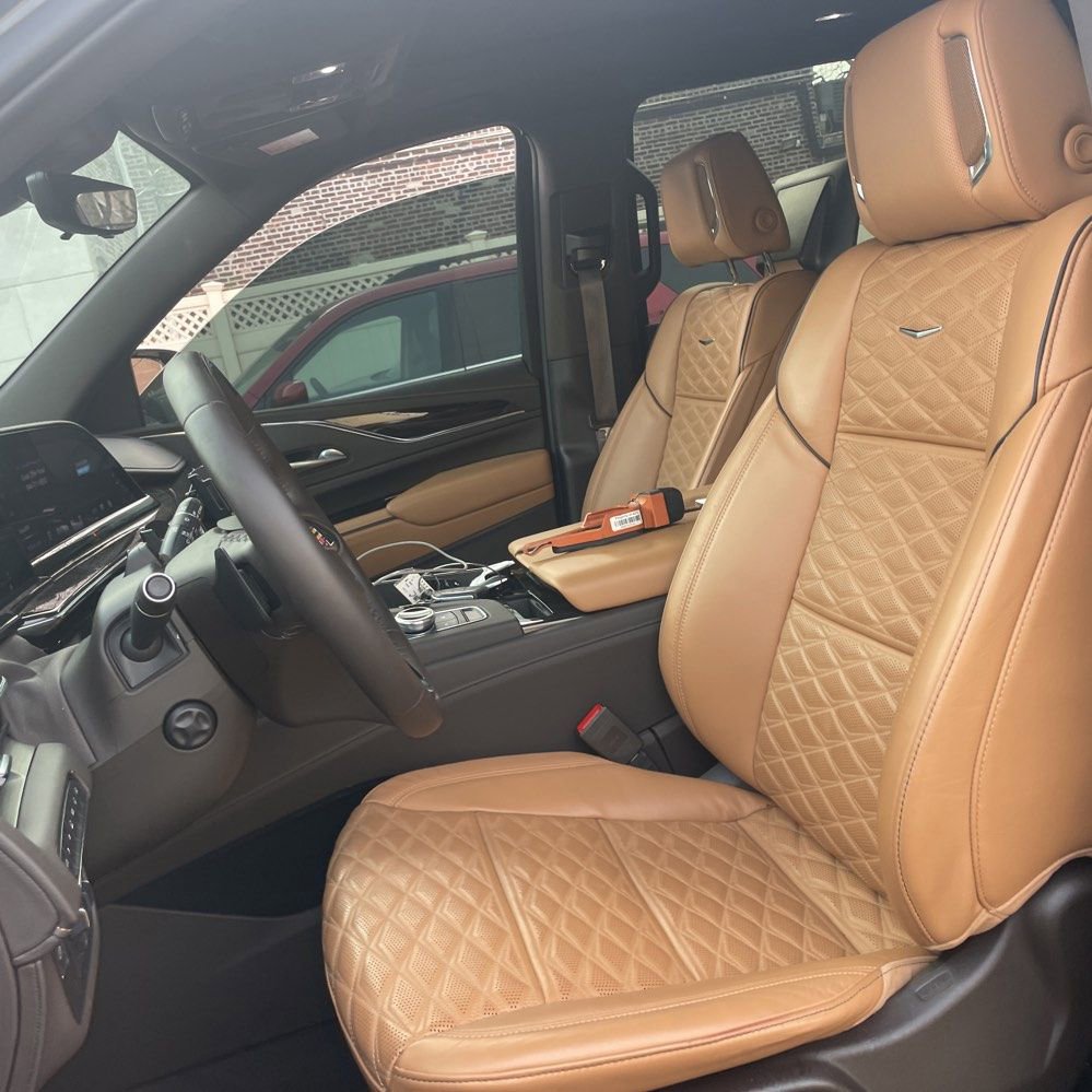 Used 2024 Cadillac Escalade ESV Premium Luxury w/ Performance Package image 7