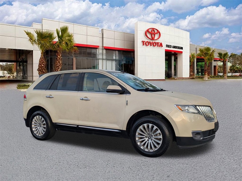 Used 2015 Lincoln MKX FWD w/ Walnut Swirl Wood Package image 2