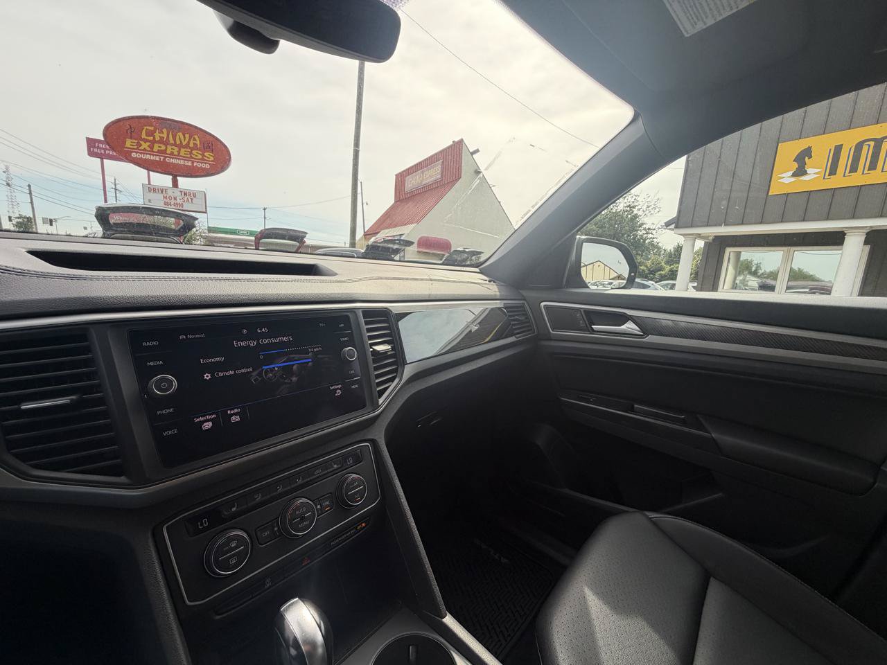 Used 2020 Volkswagen Atlas Cross Sport SE AWD/4WD image 23