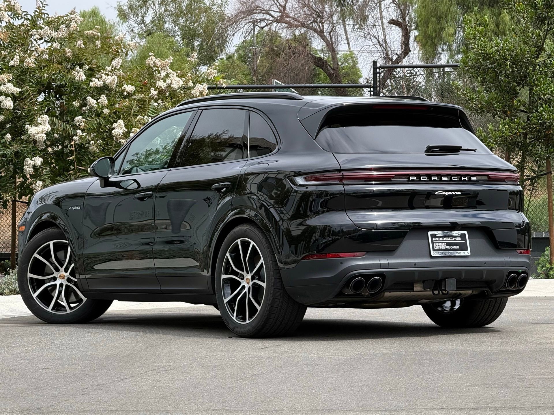 Used 2026 Porsche Cayenne E-Hybrid AWD/4WD image 3