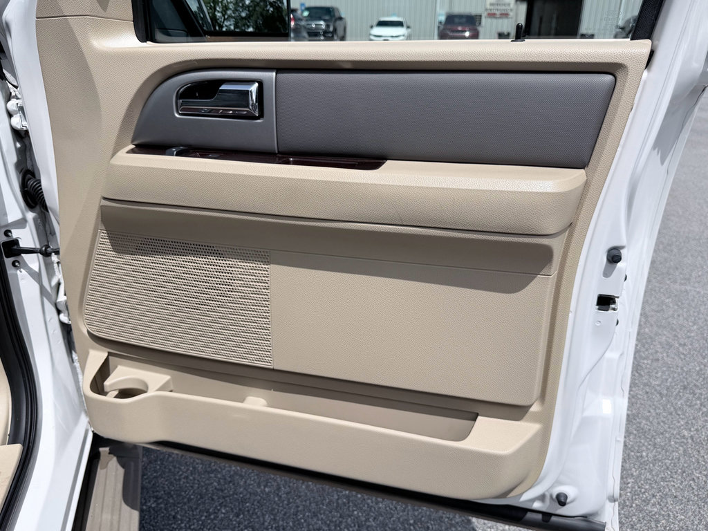 Used 2014 Ford Expedition XLT w/ Equipment Group 202A RWD image 30
