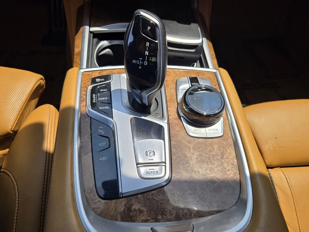 Used 2018 BMW 750i xDrive AWD/4WD image 18