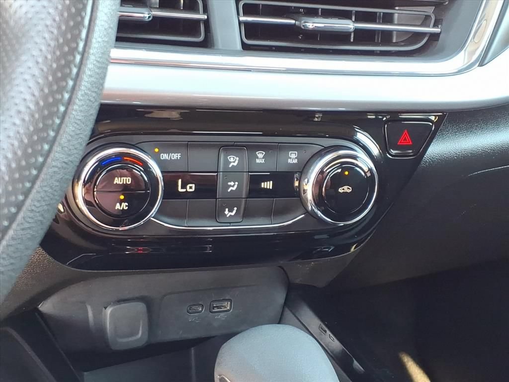 Used 2025 Chevrolet Trax LT FWD image 9