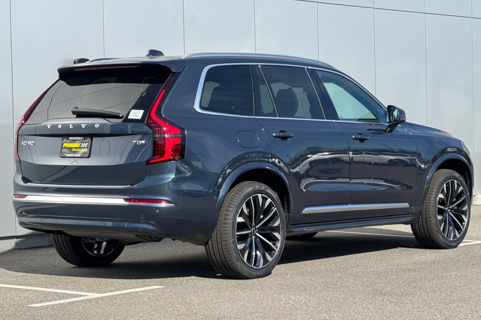 New 2026 Volvo XC90 T8 Ultra w/ Protection Package Premier AWD/4WD image 5