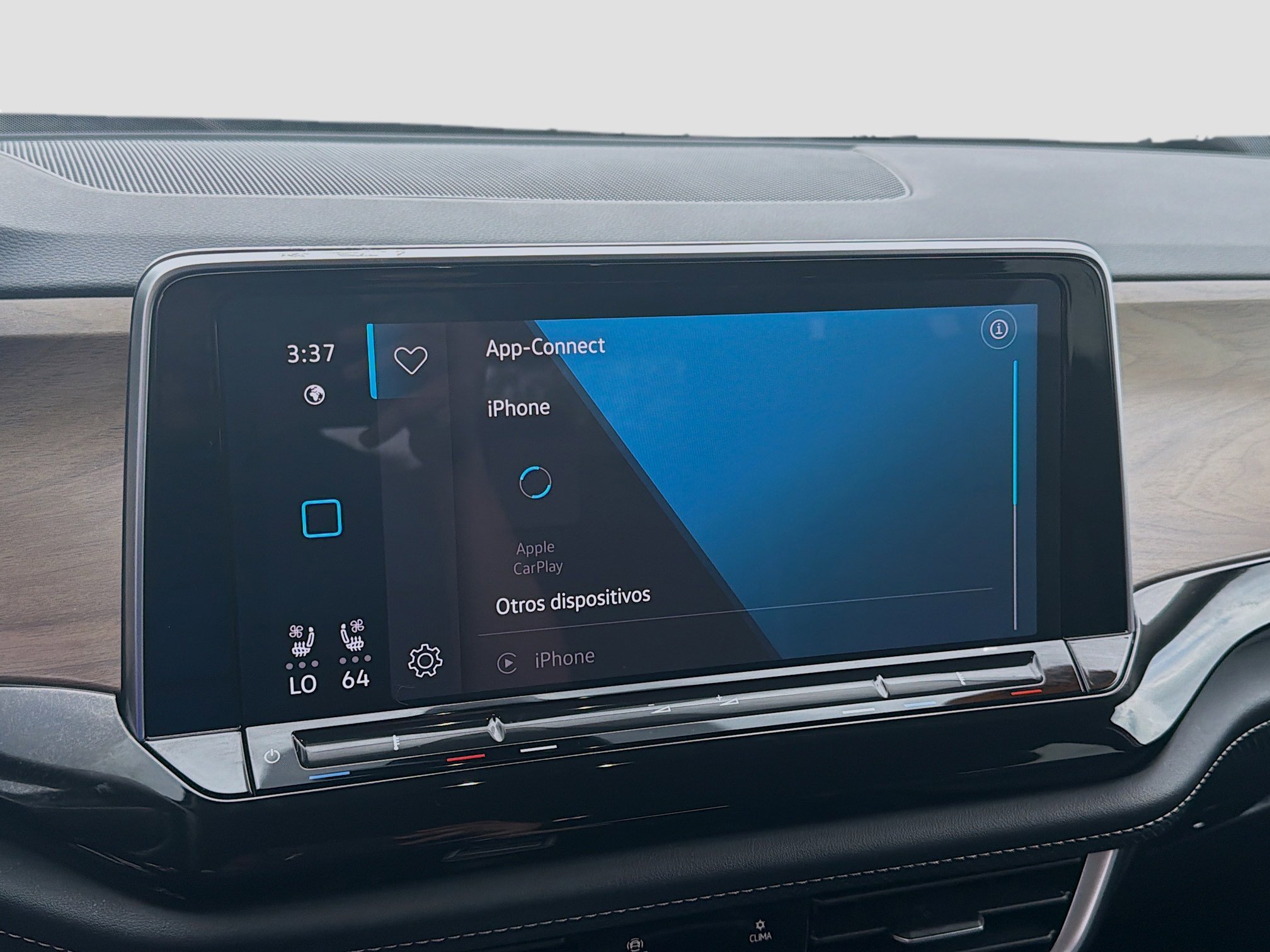 Used 2024 Volkswagen Atlas SE image 12