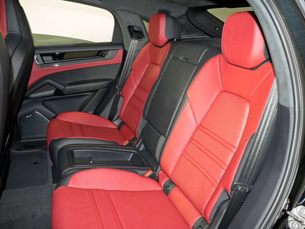 Used 2026 Porsche Cayenne GTS AWD/4WD image 37