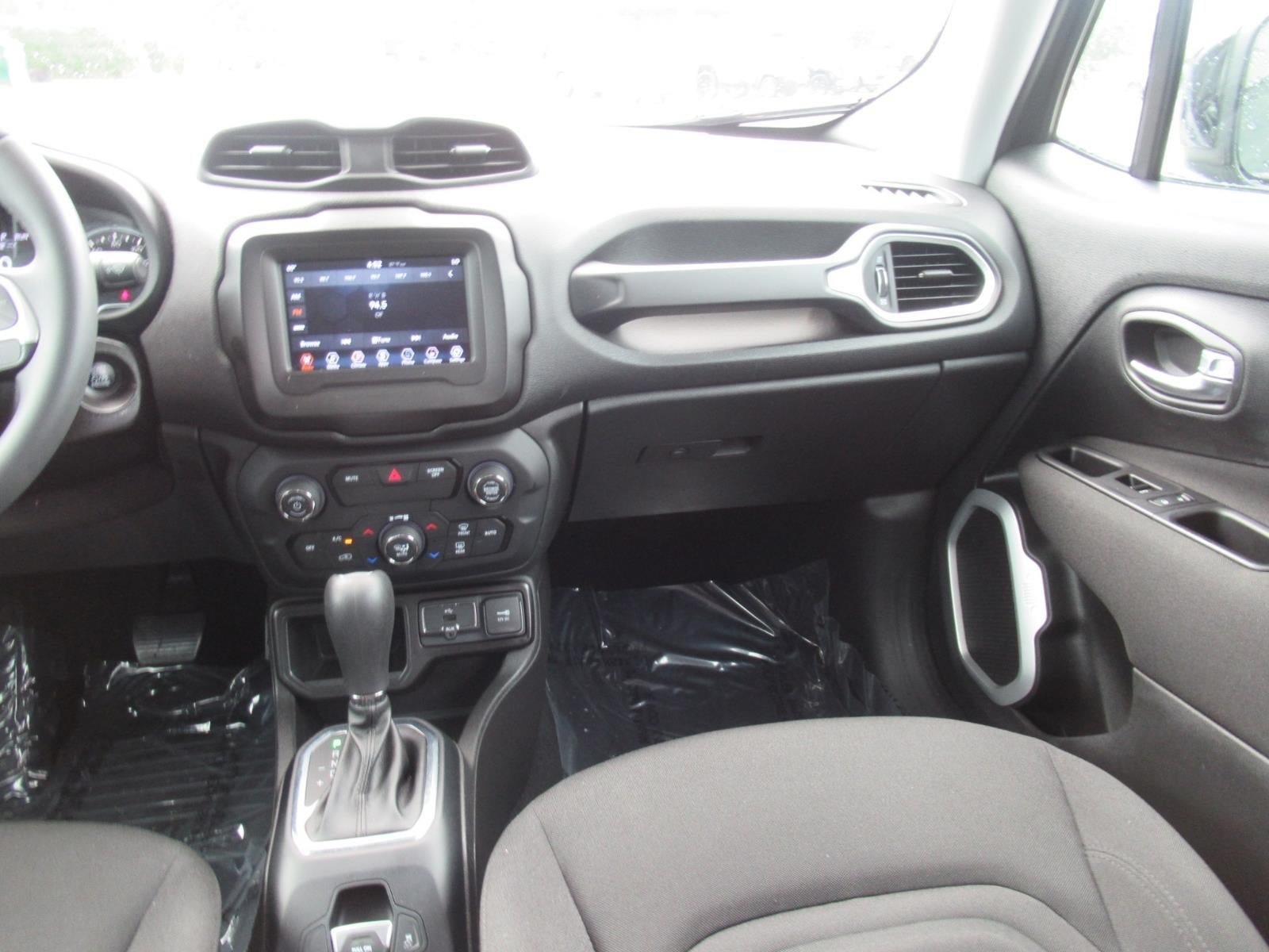 Used 2020 Jeep Renegade Latitude FWD image 14