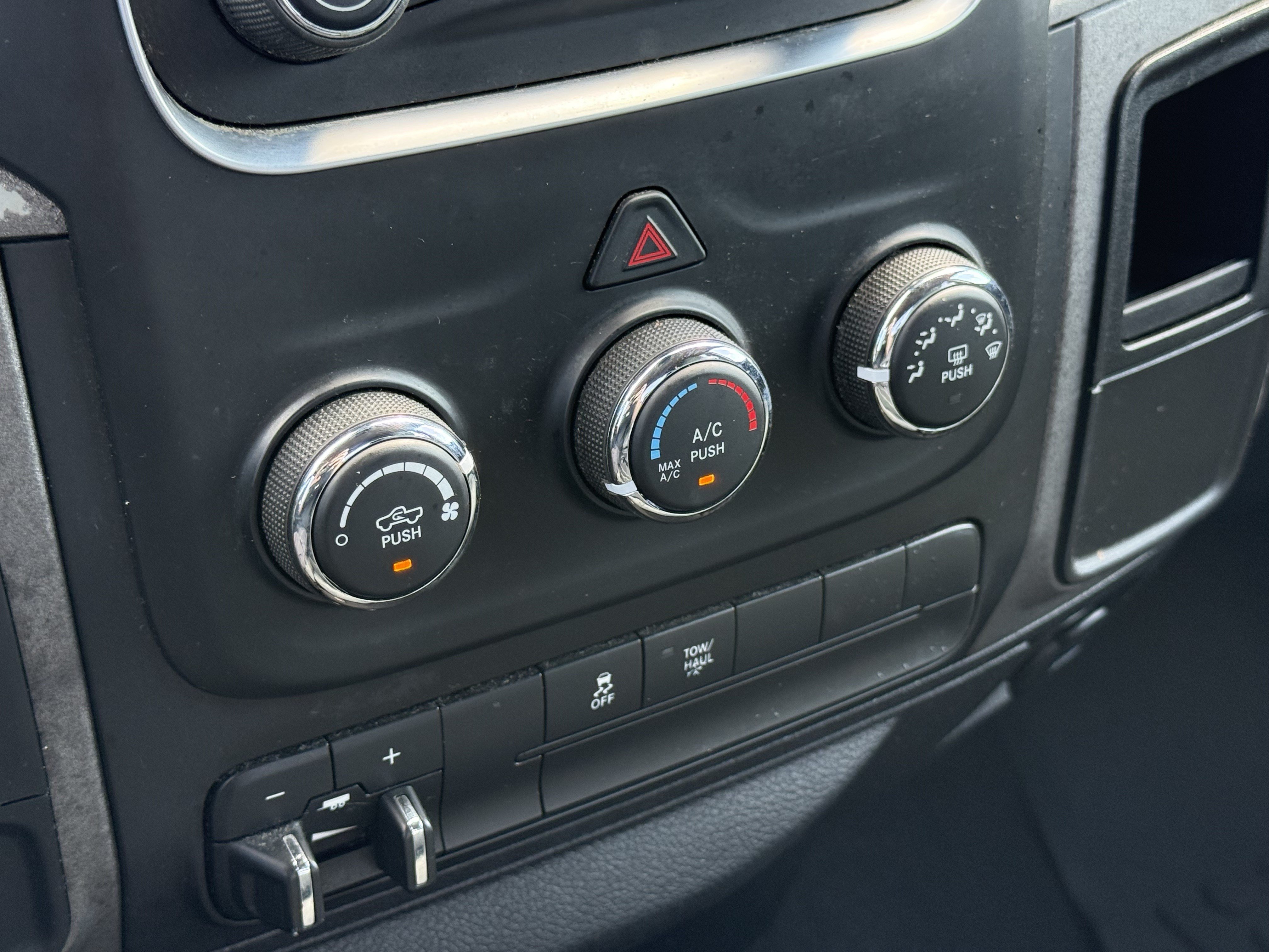 Used 2015 RAM 1500 Express RWD image 31