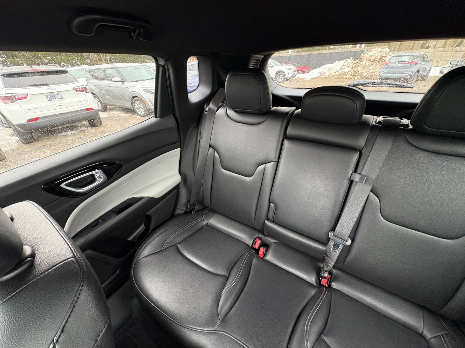 Used 2025 Jeep Compass Limited image 37