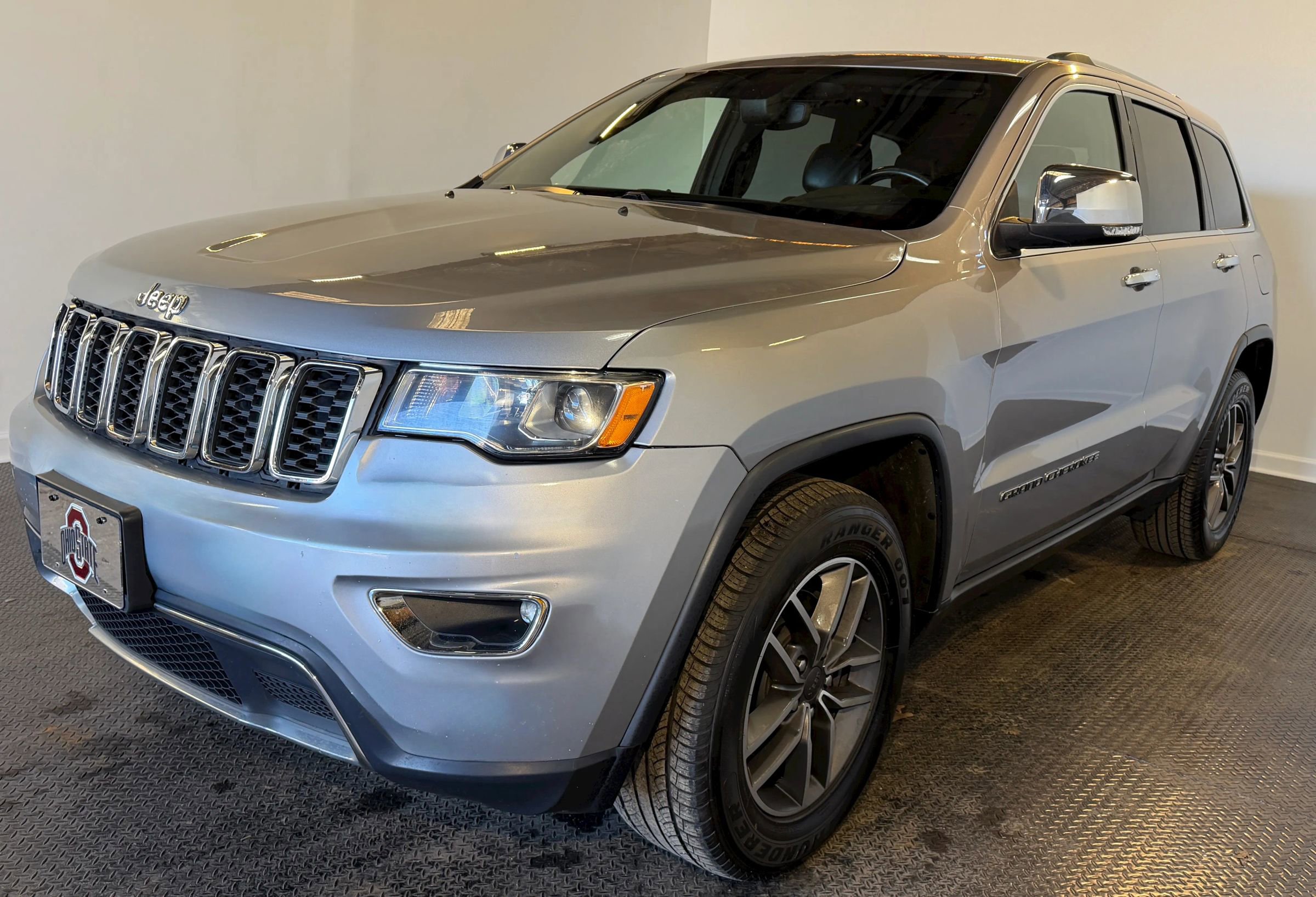Used 2020 Jeep Grand Cherokee Limited w/ Luxury Group II image 3