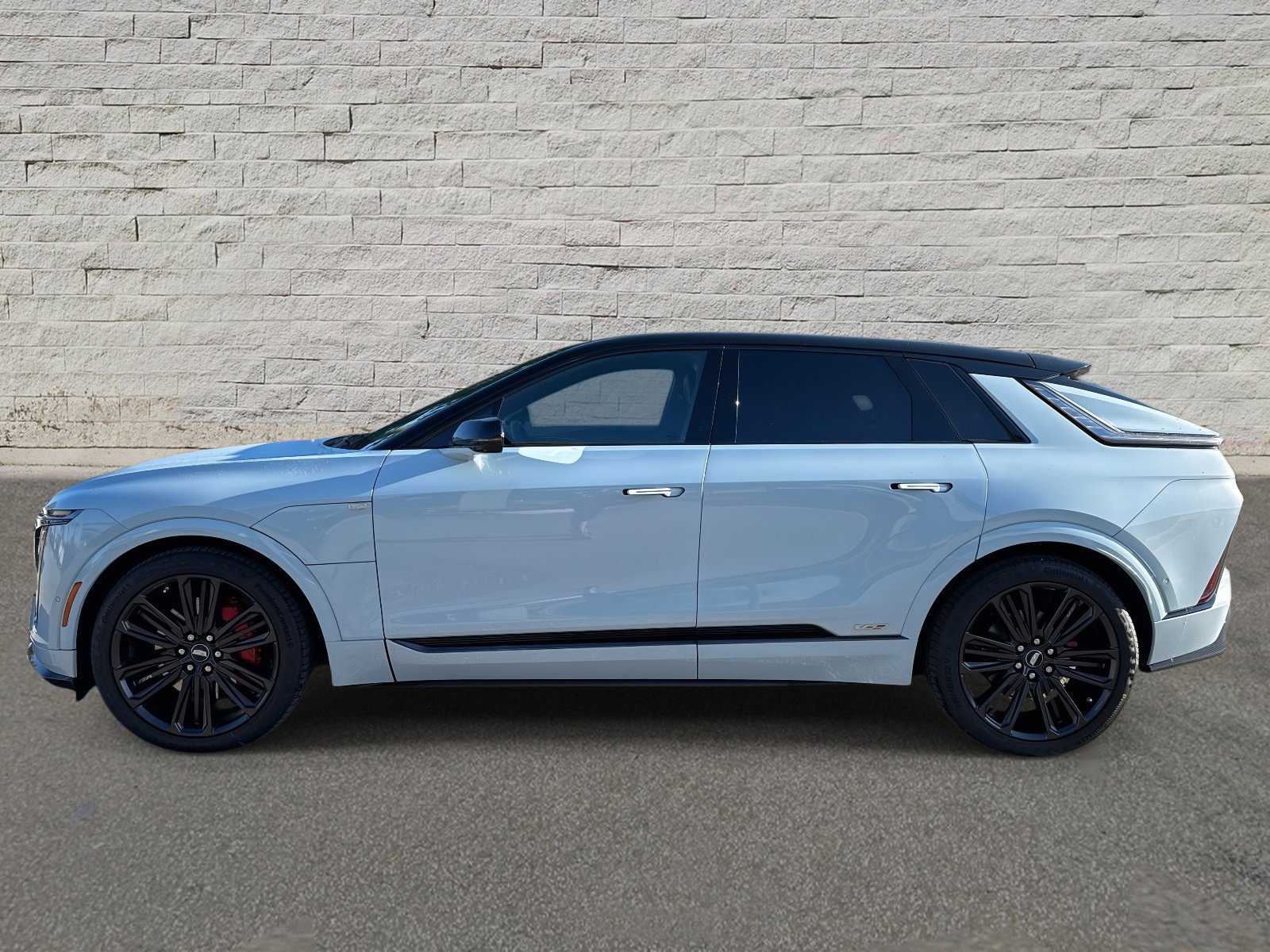 New 2026 Cadillac Lyriq V w/ Exterior Carbon Fiber Package image 2