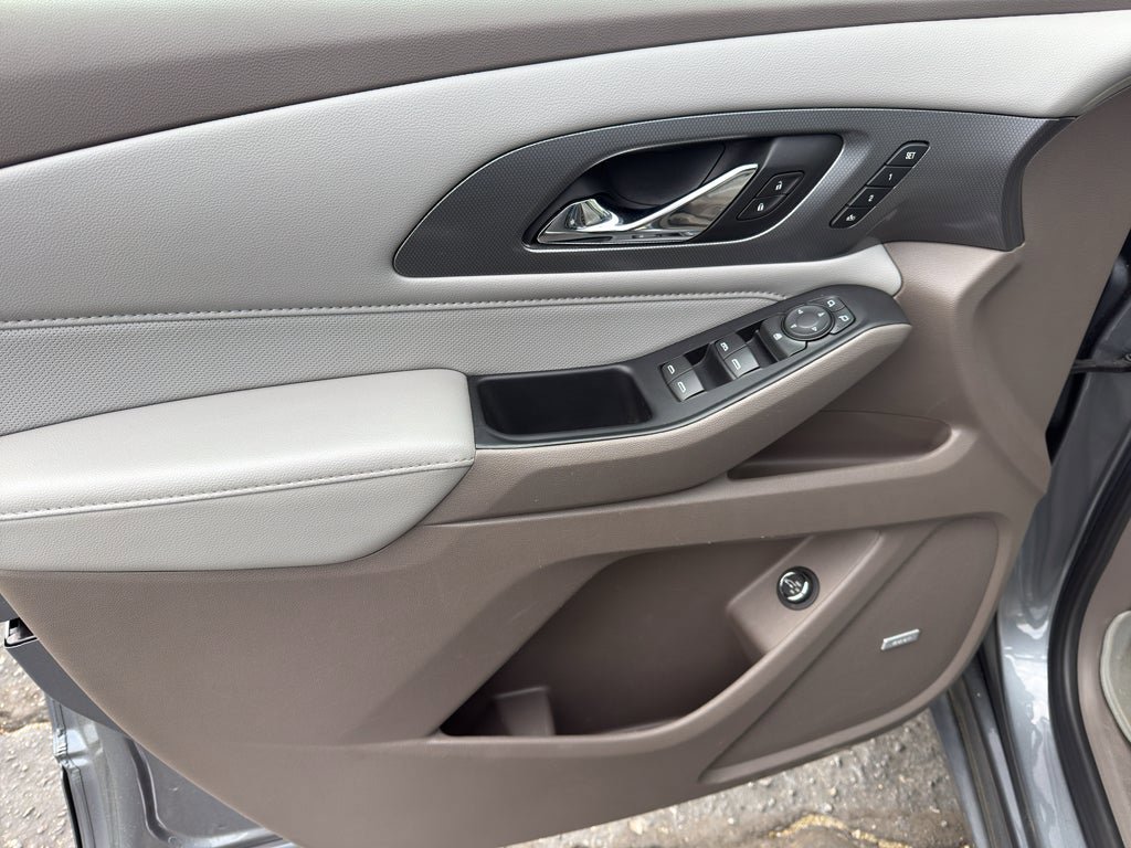 Used 2021 Chevrolet Traverse Premier image 9