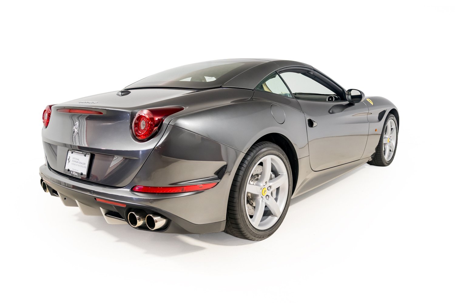 Used 2015 Ferrari California T RWD image 9