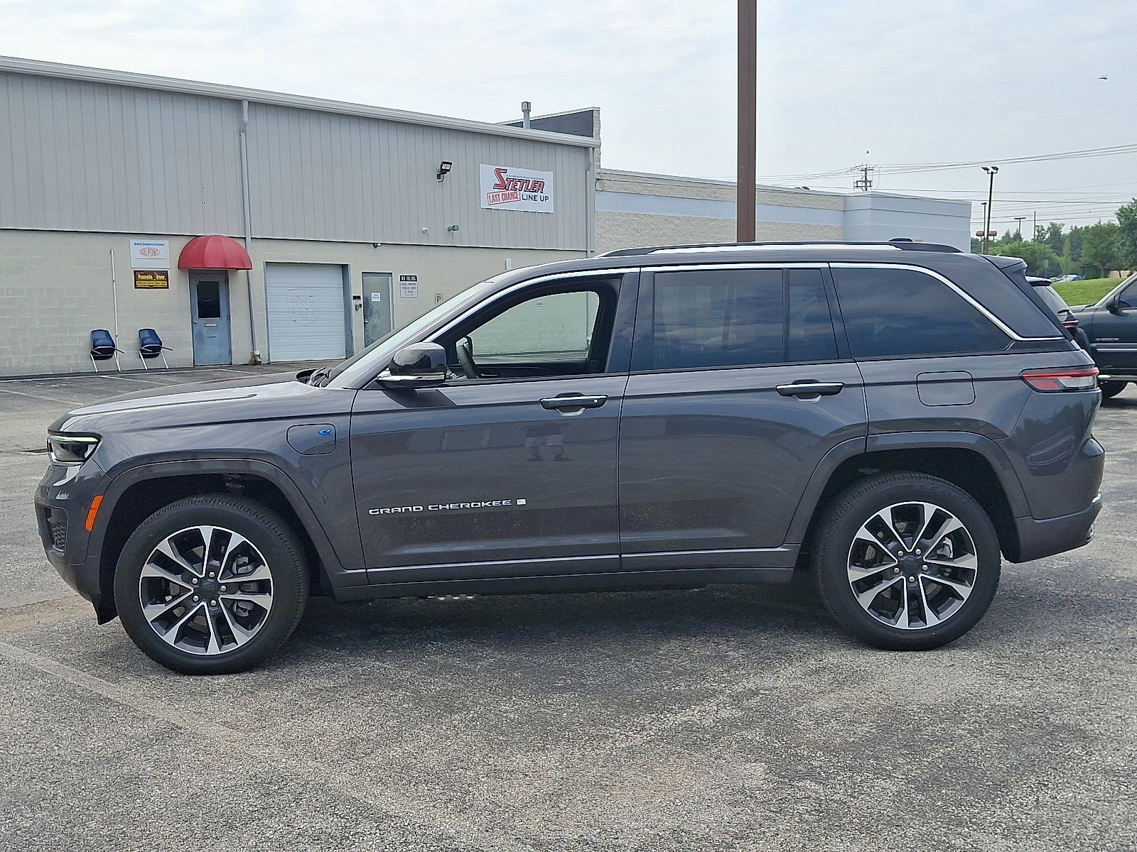 Used 2024 Jeep Grand Cherokee Overland w/ Trailer Tow Package image 7