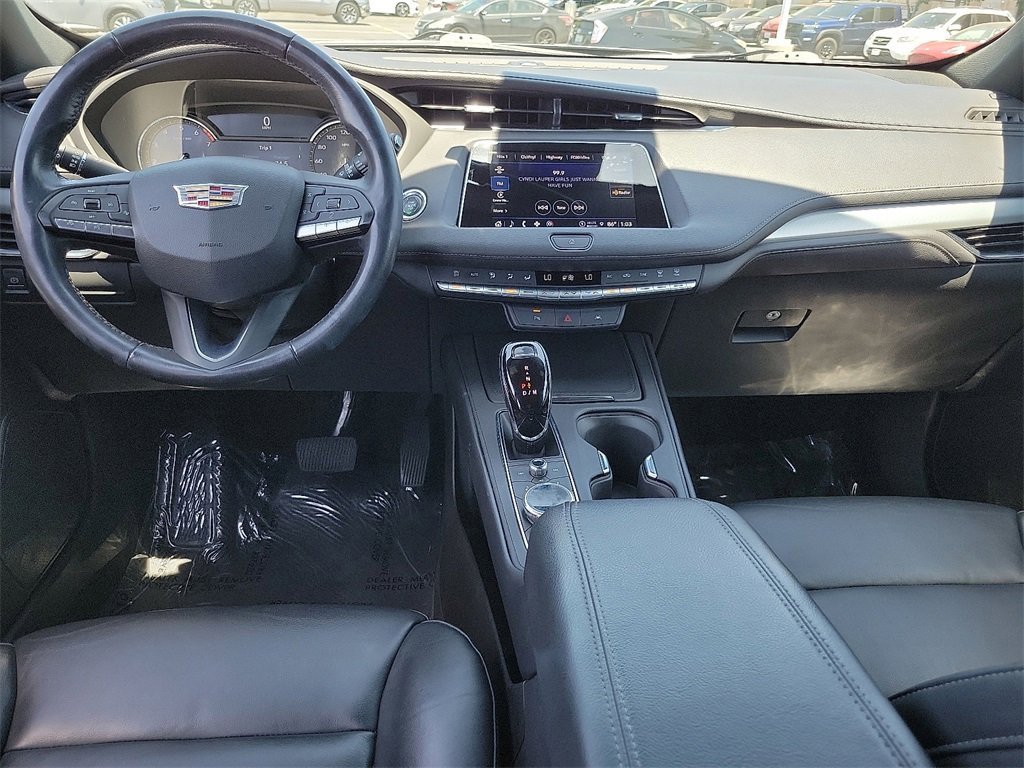 Used 2023 Cadillac XT4 Premium Luxury image 4