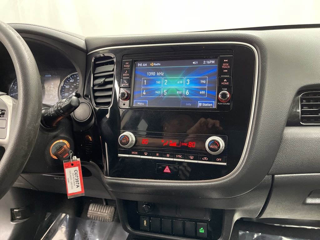 Used 2020 Mitsubishi Outlander ES image 15