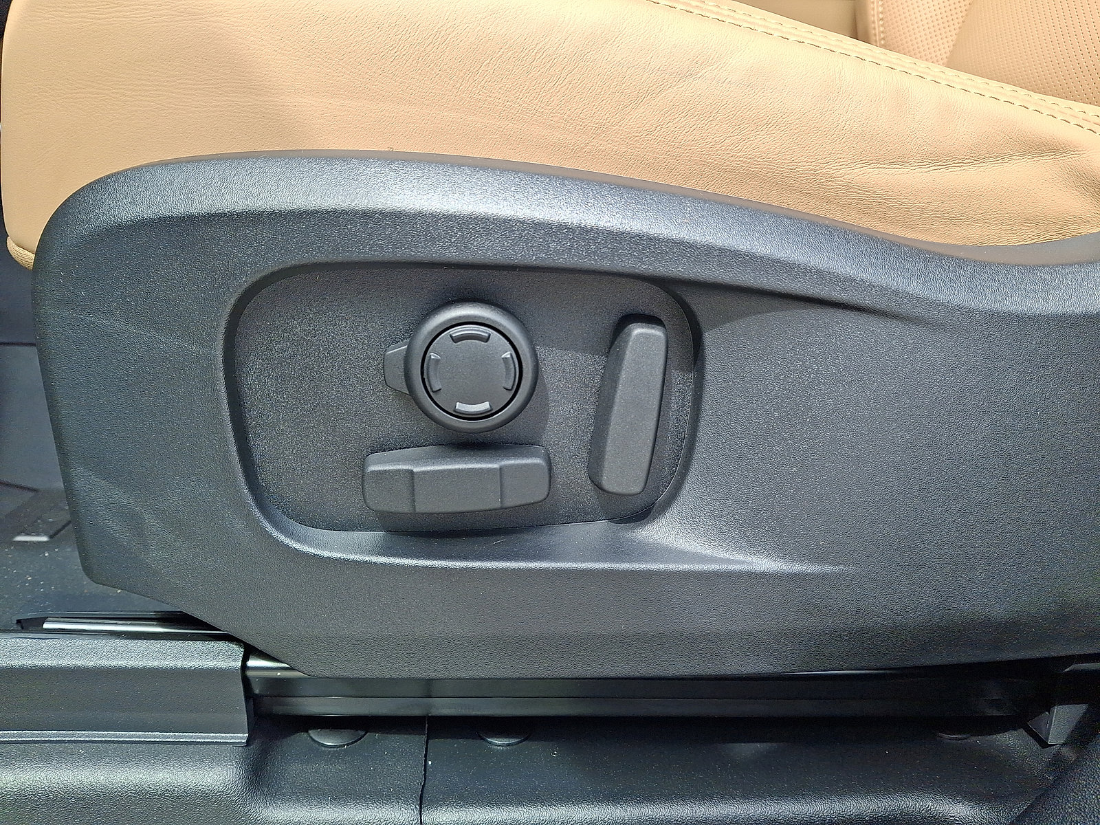 New 2026 Land Rover Defender 110 X-Dynamic SE AWD/4WD image 4