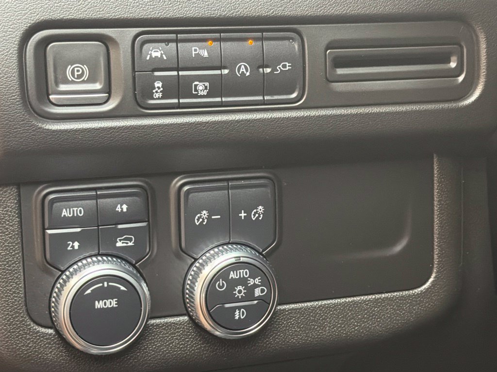 Used 2022 GMC Yukon SLT w/ SLT Luxury Package AWD/4WD image 25