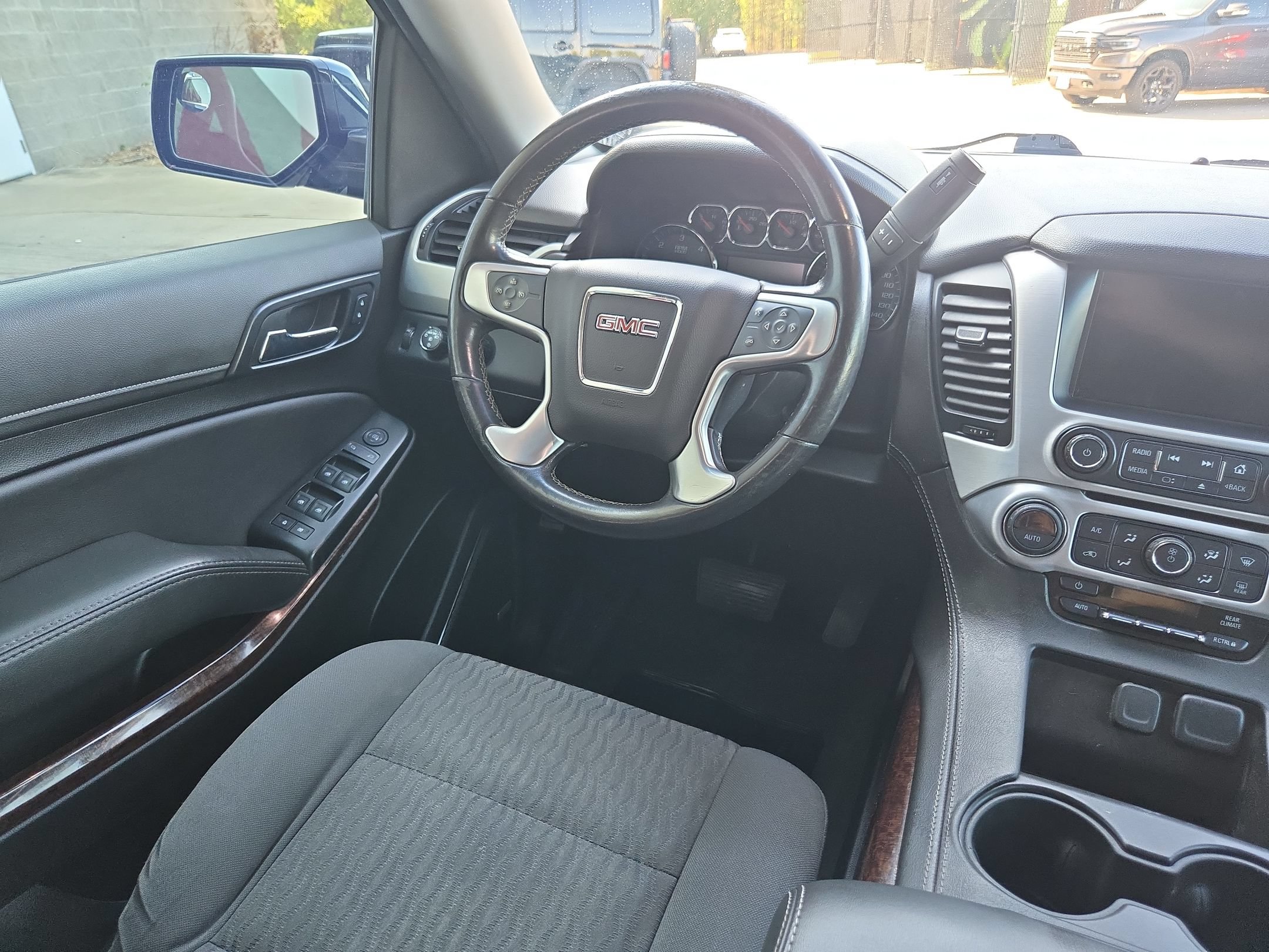Used 2019 GMC Yukon SLE w/ SLE Value Package AWD/4WD image 9