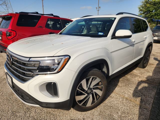 Used 2024 Volkswagen Atlas SE w/ Panoramic Sunroof Package FWD image 2