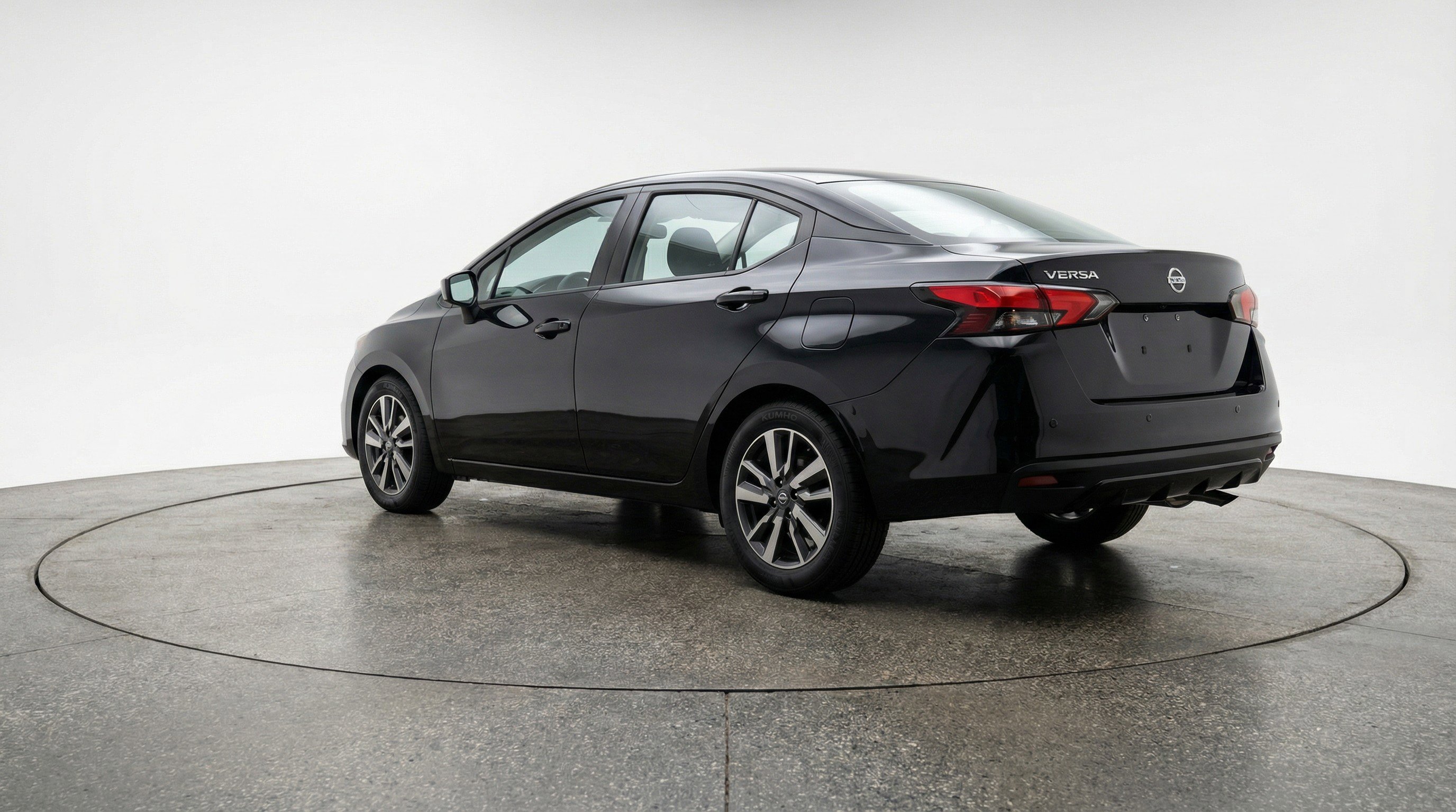 Used 2025 Nissan Versa SV FWD image 6