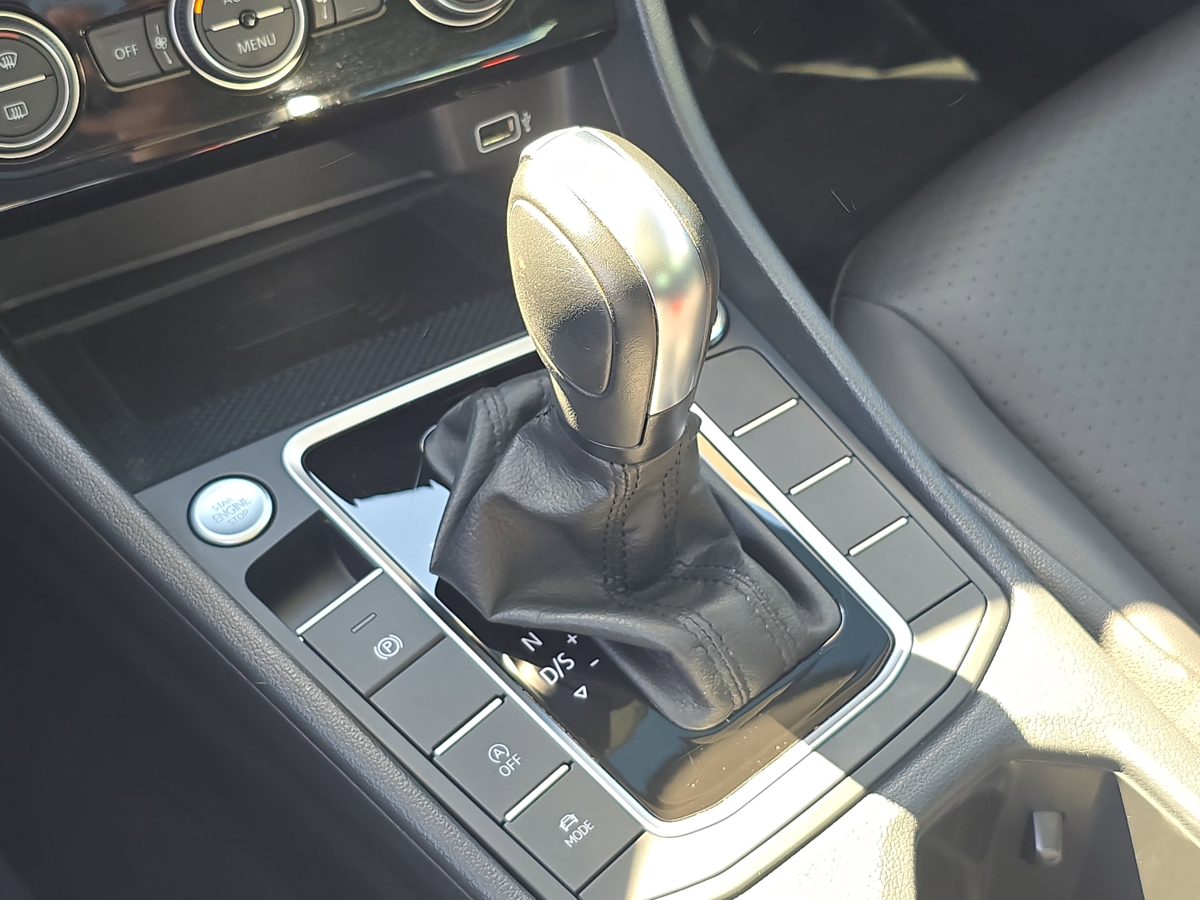 Used 2020 Volkswagen Jetta SEL image 18