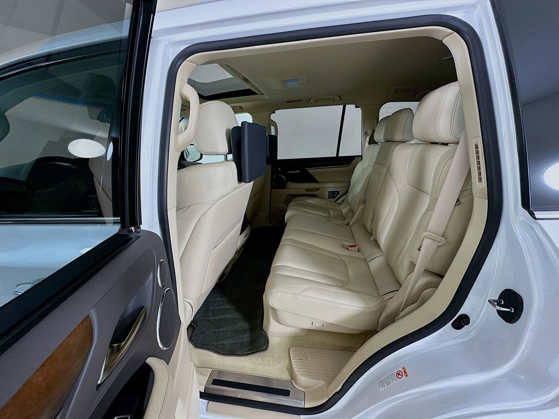 Used 2018 Lexus LX 570 4WD w/ Luxury Package image 27