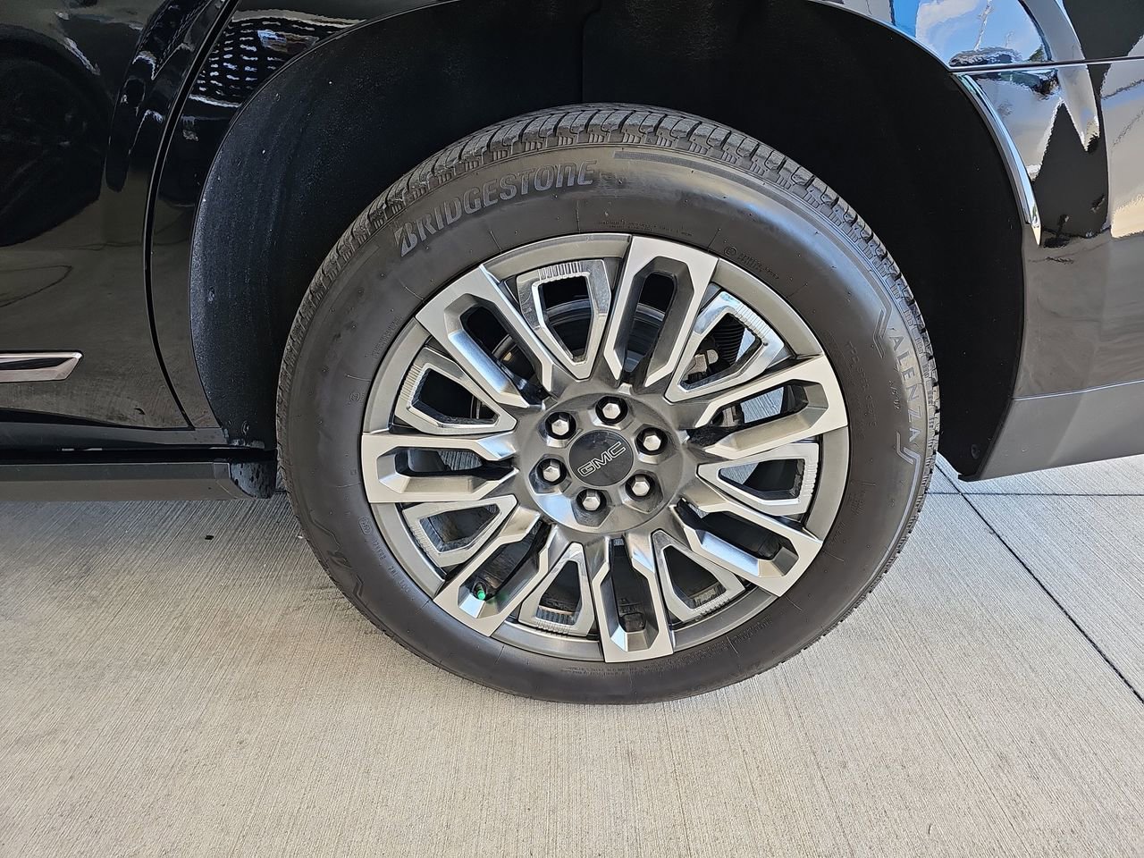 Used 2024 GMC Yukon Denali Ultimate AWD/4WD image 41