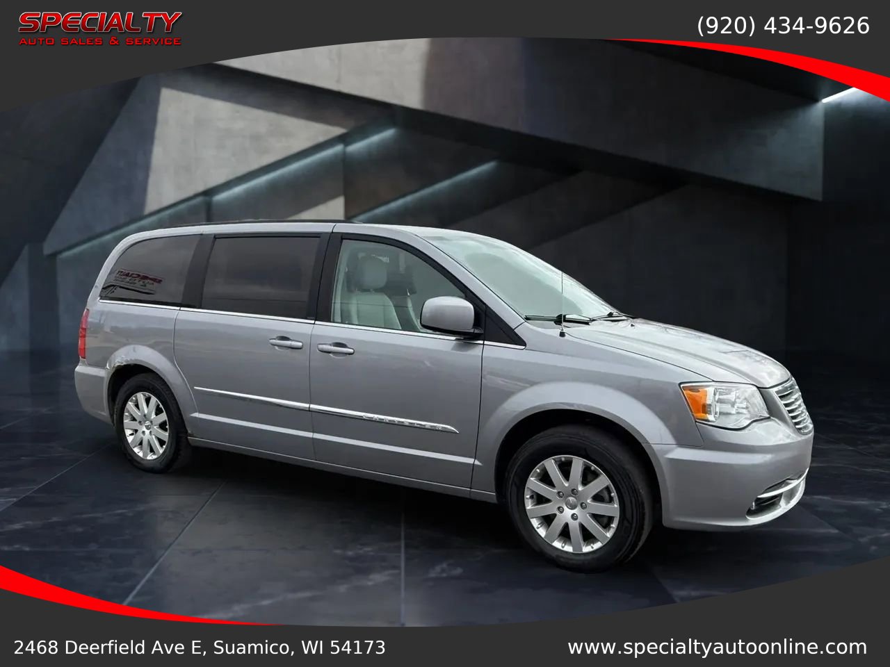Used 2013 Chrysler Town & Country Touring FWD image 7