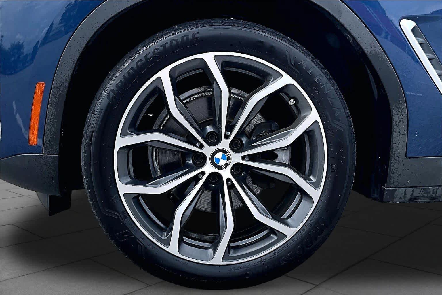 Used 2020 BMW X4 xDrive30i w/ Premium Package AWD/4WD image 11