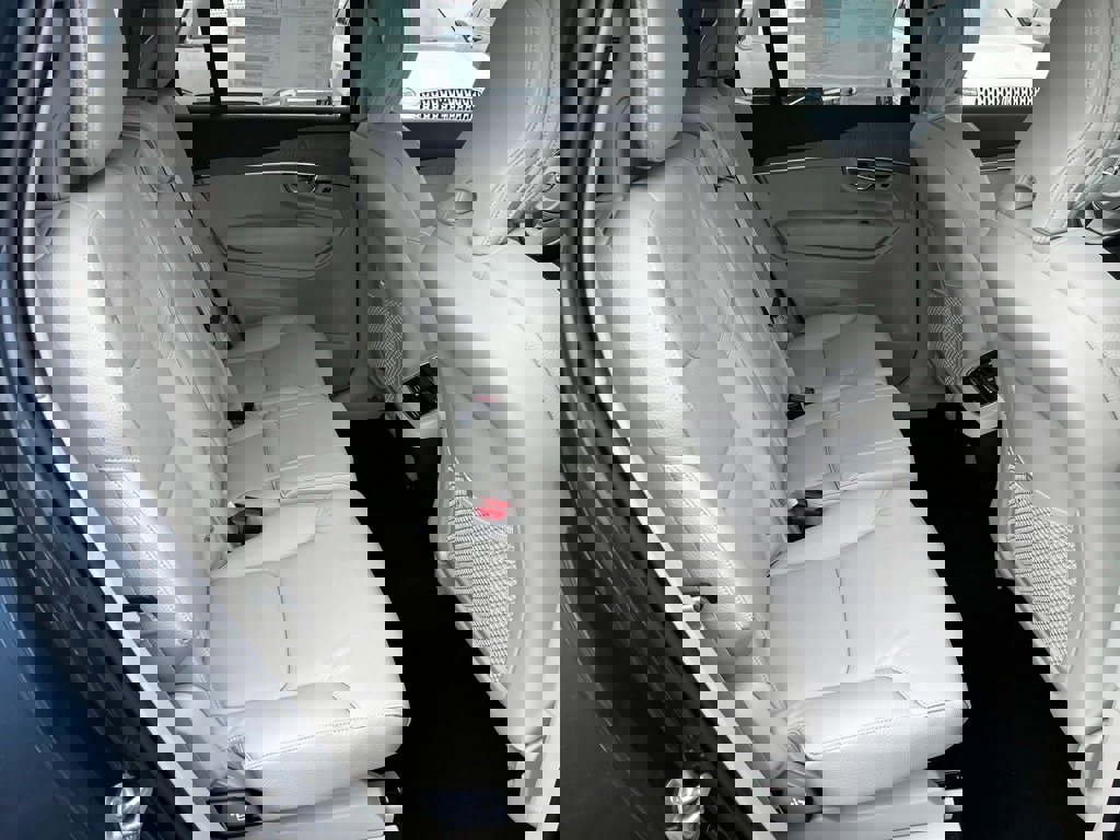 Used 2025 Volvo XC90 B6 Plus w/ Protection Package Premier image 10