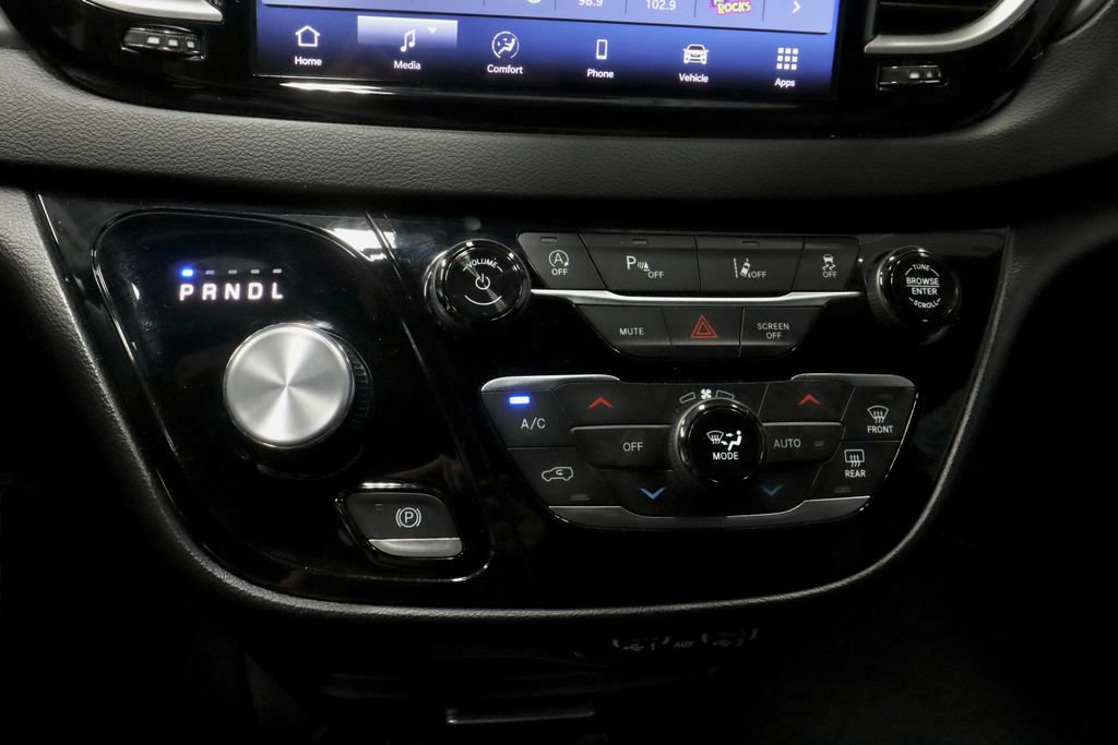 Used 2025 Chrysler Pacifica Select FWD image 30