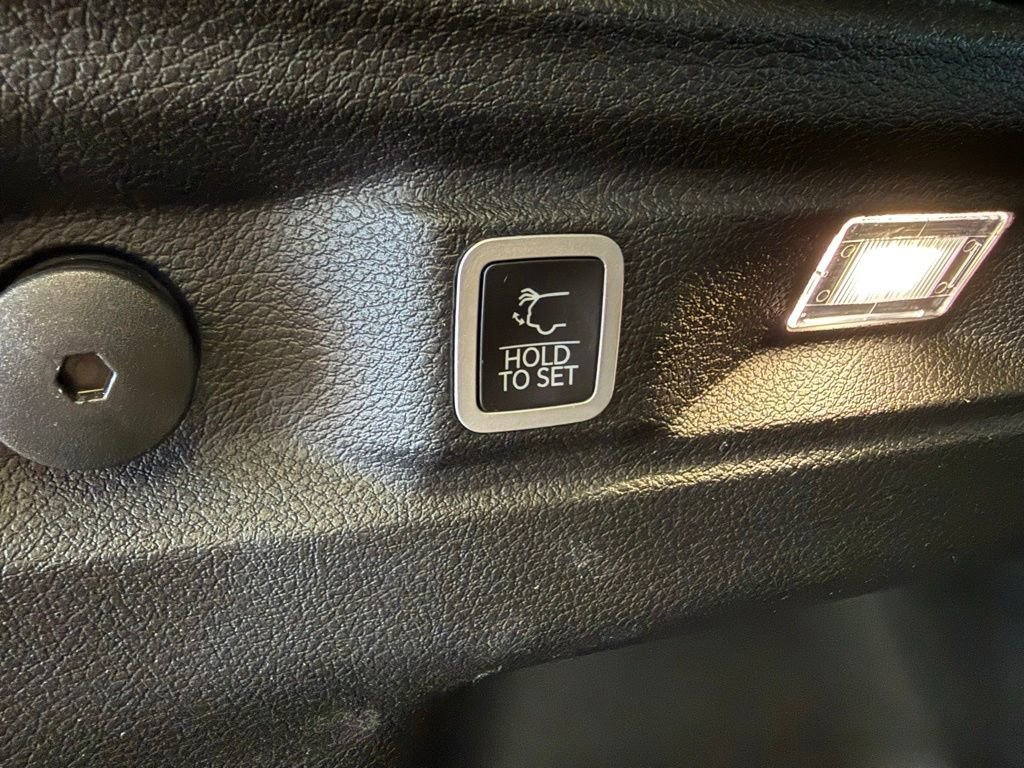 Used 2024 Jeep Grand Cherokee L Altitude AWD/4WD image 21