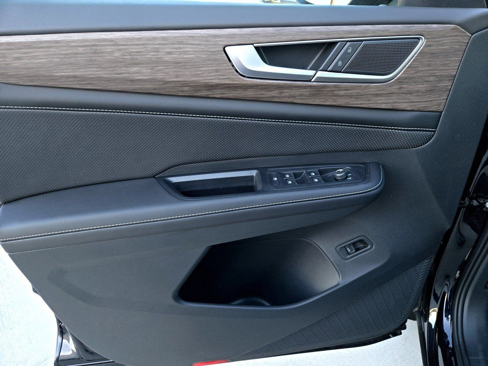 Used 2025 Volkswagen Atlas SEL image 22