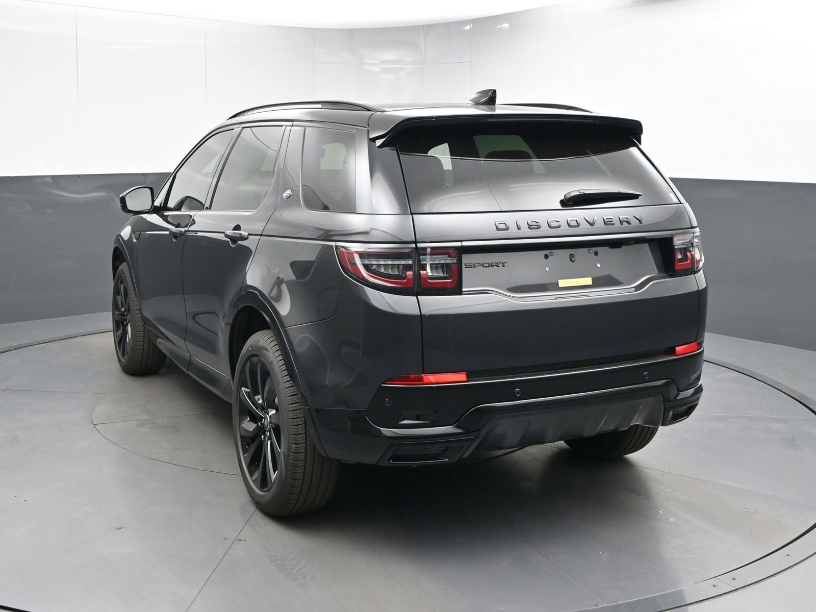 New 2025 Land Rover Discovery Sport Dynamic SE image 21