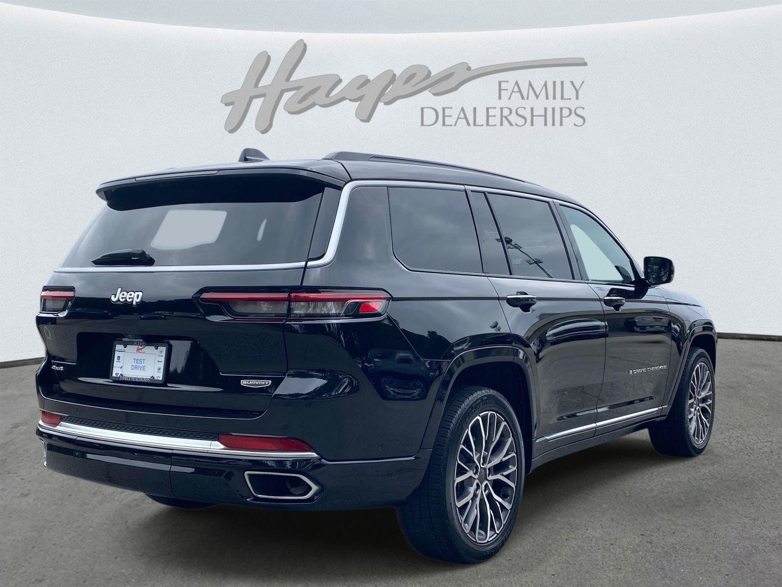 Used 2025 Jeep Grand Cherokee L Summit AWD/4WD image 3