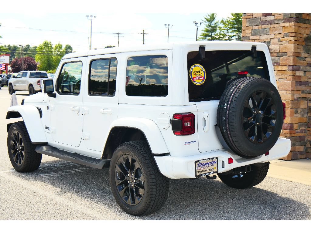 Used 2022 Jeep Wrangler Unlimited Sahara AWD/4WD image 5