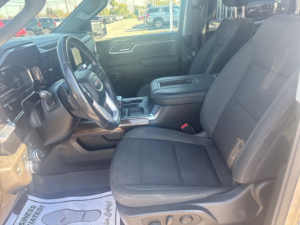 Used 2022 GMC Sierra 1500 Elevation w/ LPO, Elevation Black Package AWD/4WD image 13