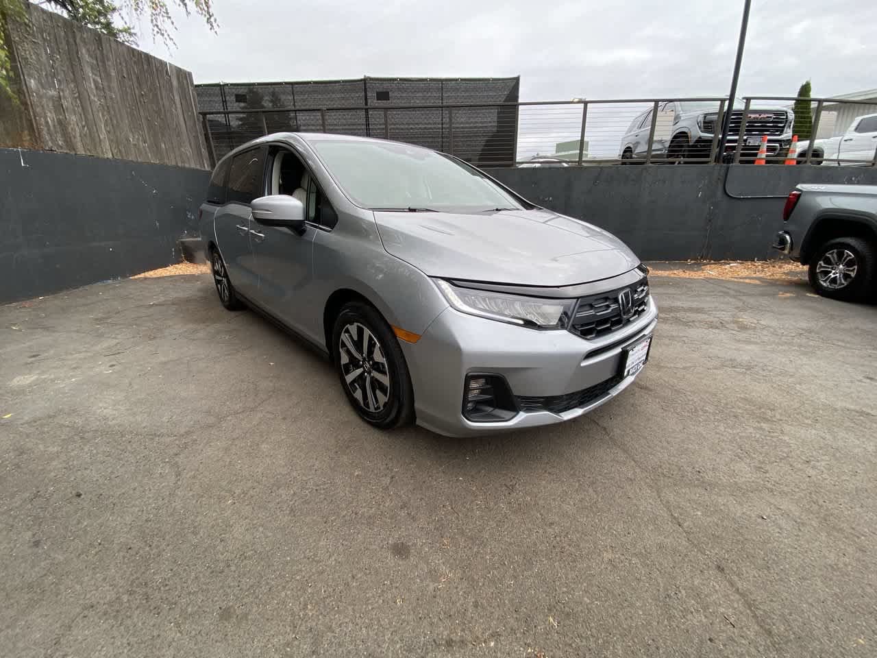 Used 2025 Honda Odyssey EX-L image 8